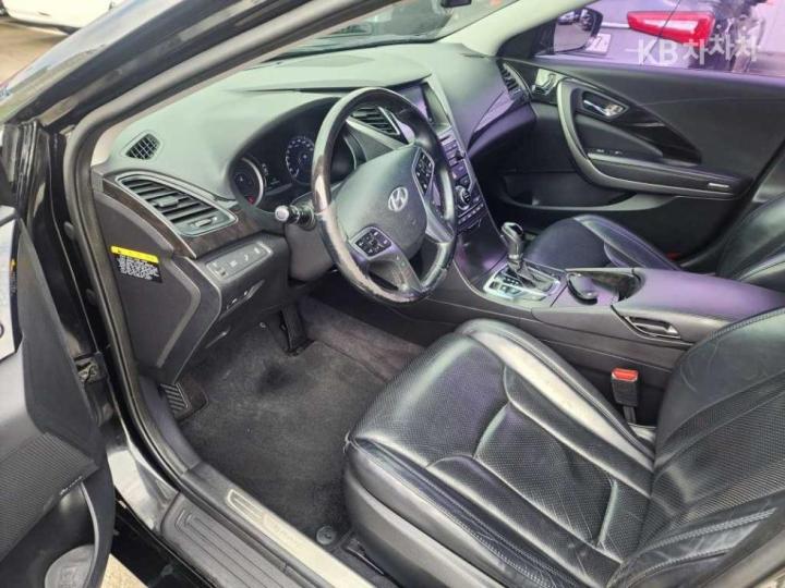 Hyundai Grandeur Hybrid Premium 8