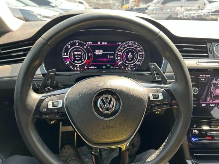 Volkswagen Arteon 2.0 TDI Elegance Prestige 8