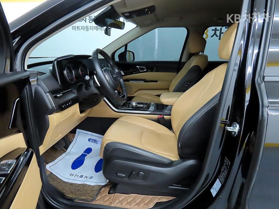 2023 - kia carnival
