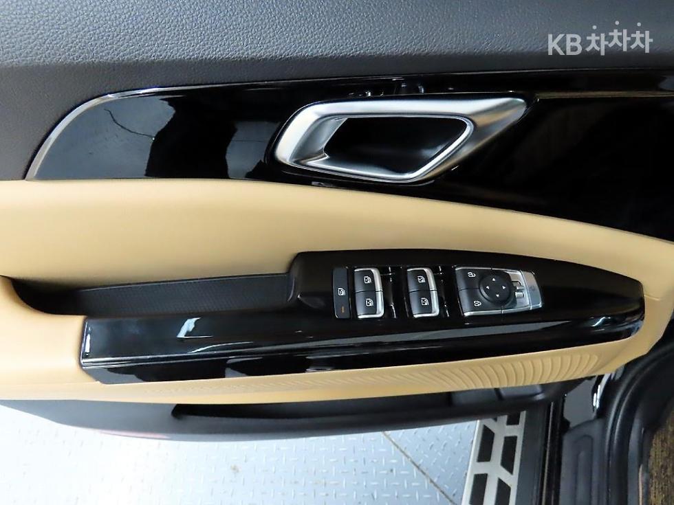 2023 - kia carnival