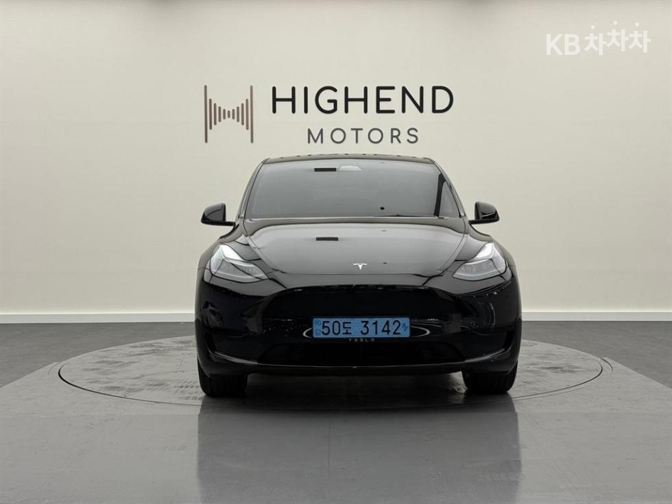 Tesla Model Y RWD 기본형 - фото 1