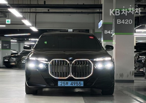 BMW i7