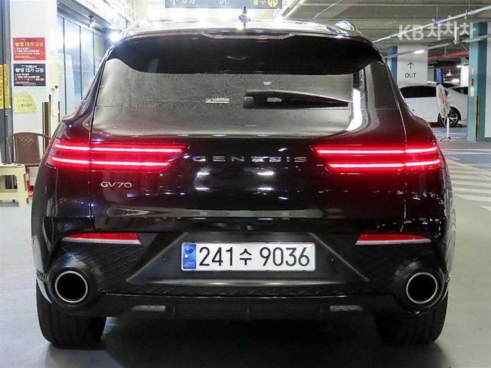 2024 Genesis GV70 photo