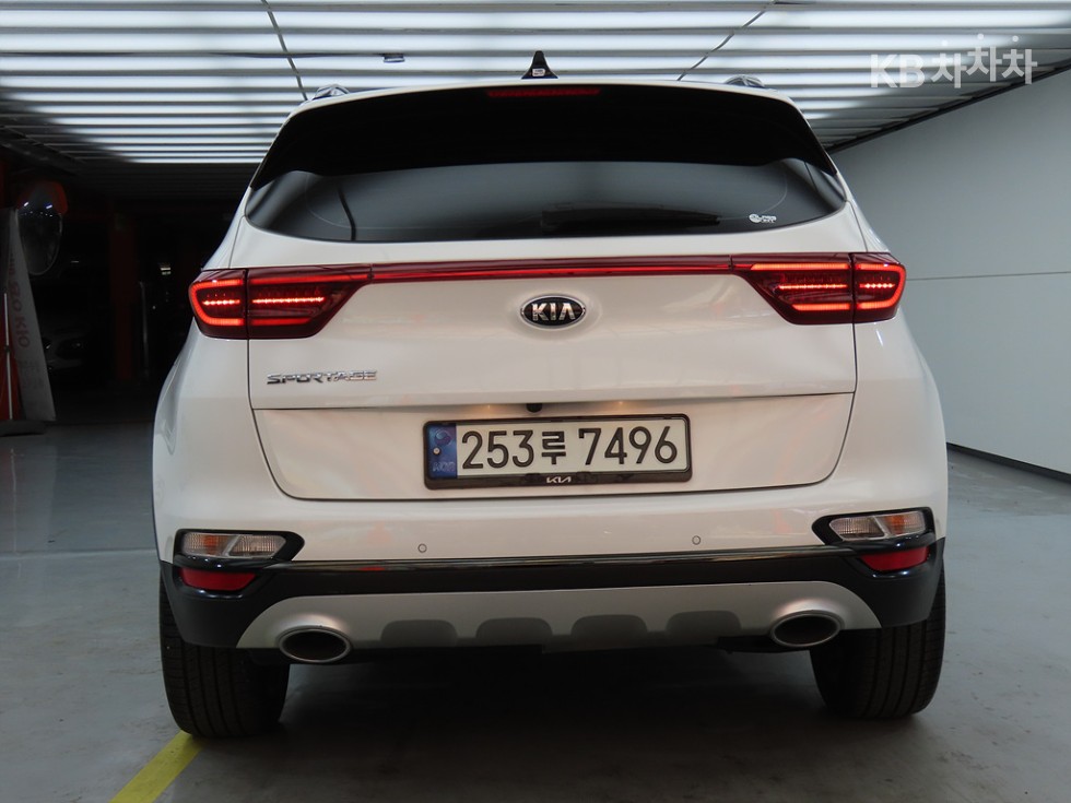 2021 - kia sportage