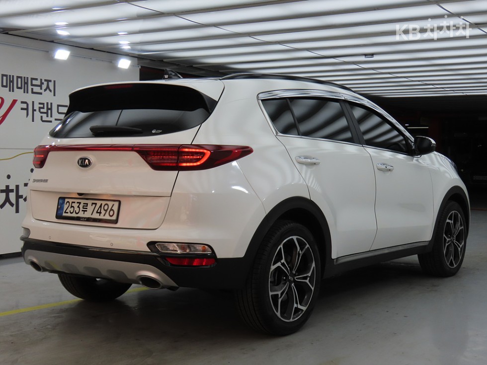 2021 - kia sportage