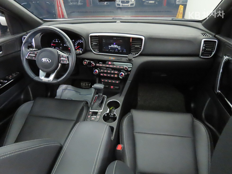 2021 - kia sportage