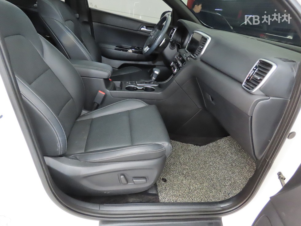 2021 - kia sportage