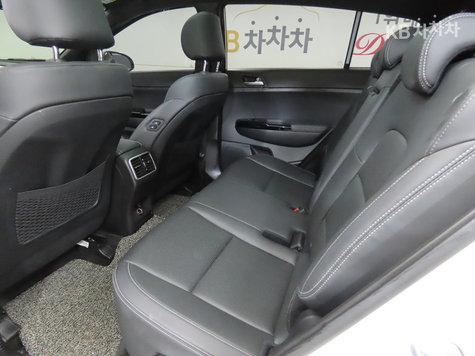 2021 - kia sportage