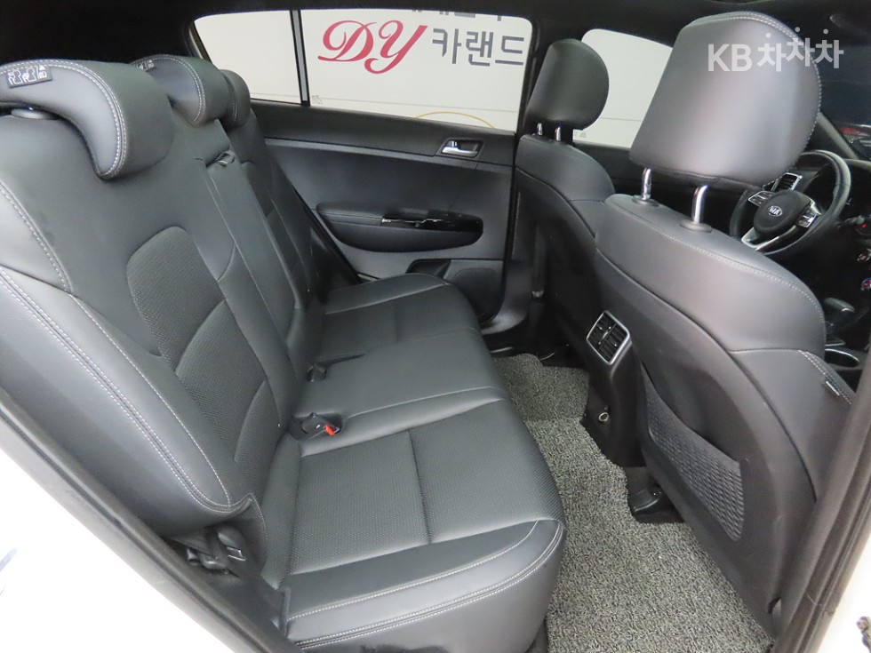 2021 - kia sportage