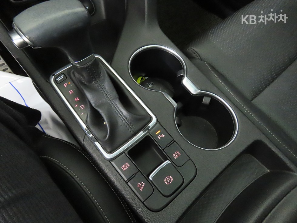 2021 - kia sportage