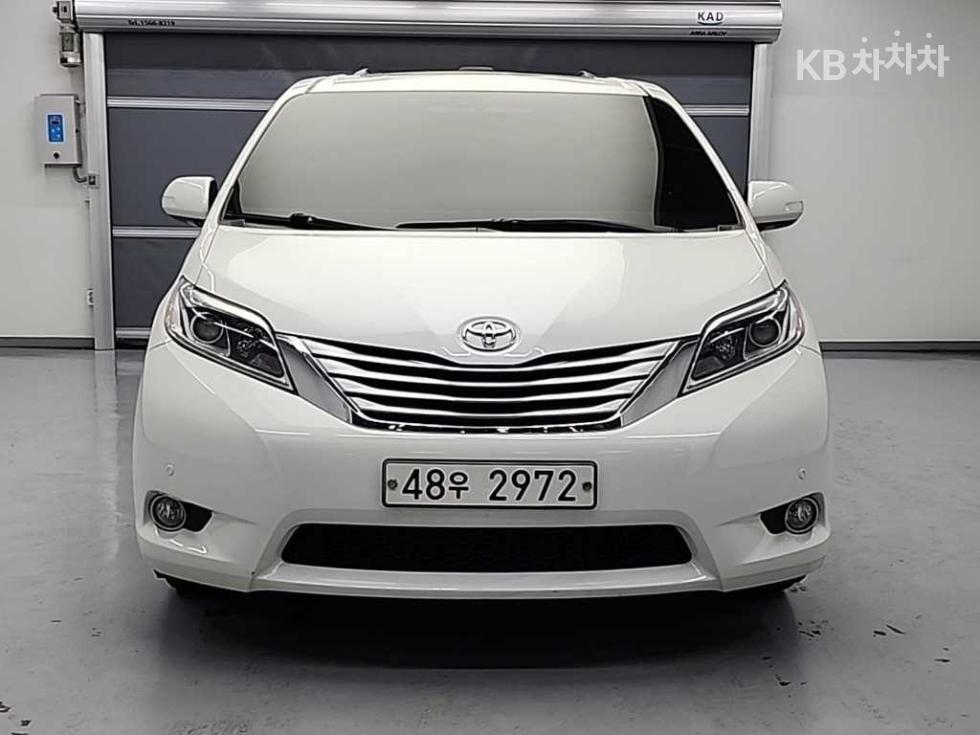 2015 Toyota Used Car photo
