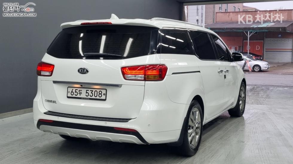 2018 - kia carnival