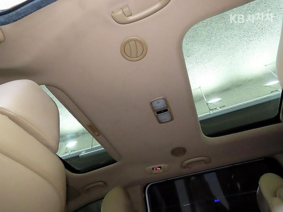 2017 - kia carnival