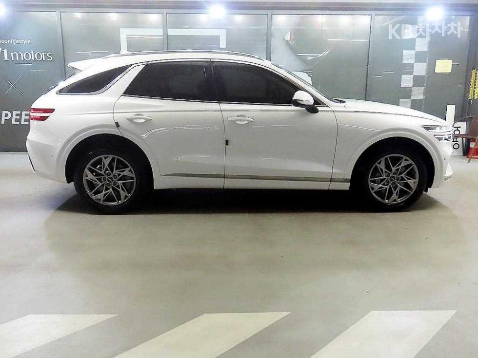 2023 Genesis GV70 photo