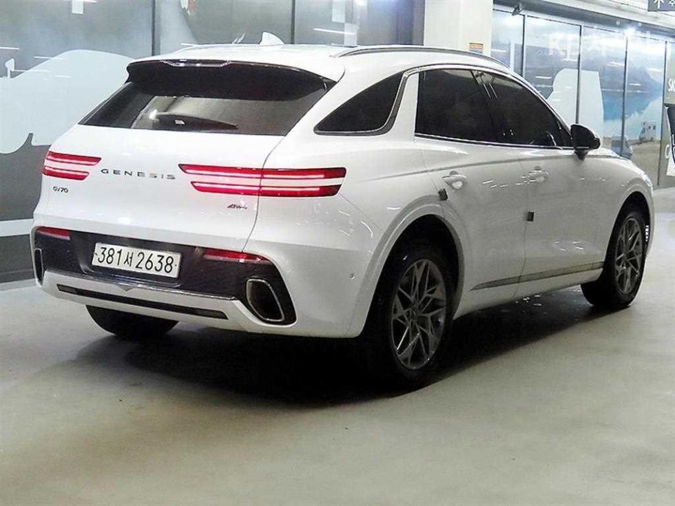 2023 Genesis GV70 photo