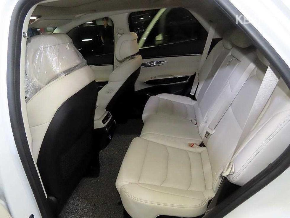 2023 Genesis GV70 photo