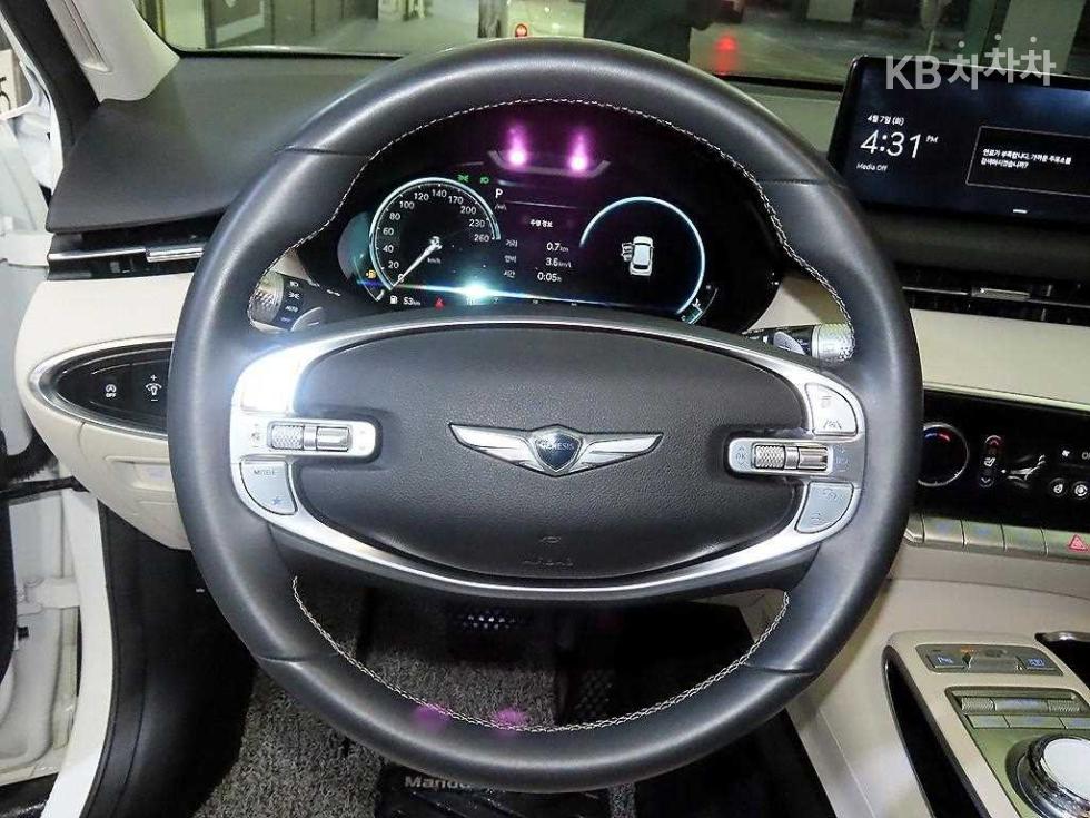 2023 Genesis GV70 photo