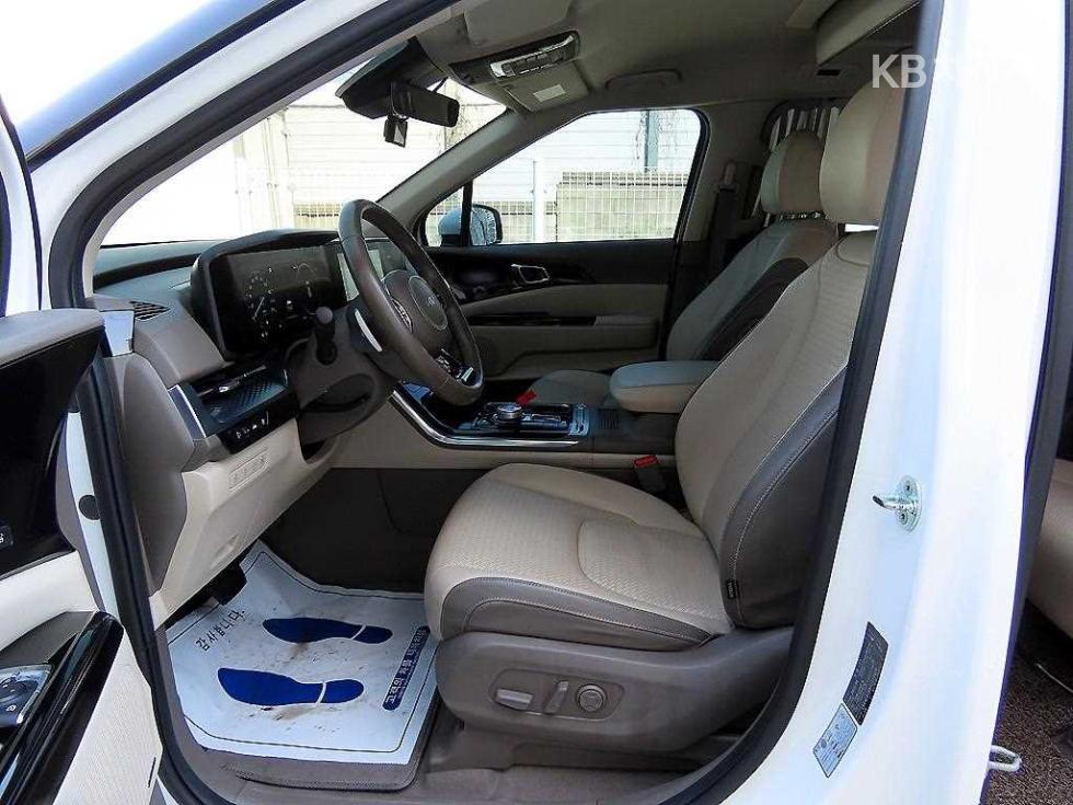 2023 - kia carnival
