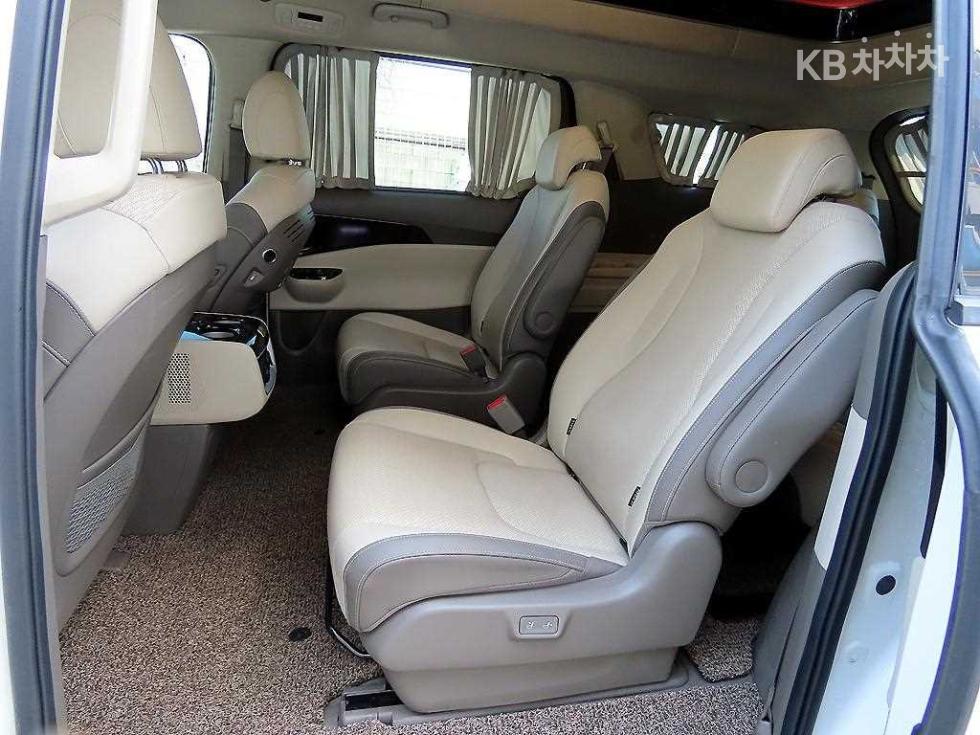 2023 - kia carnival
