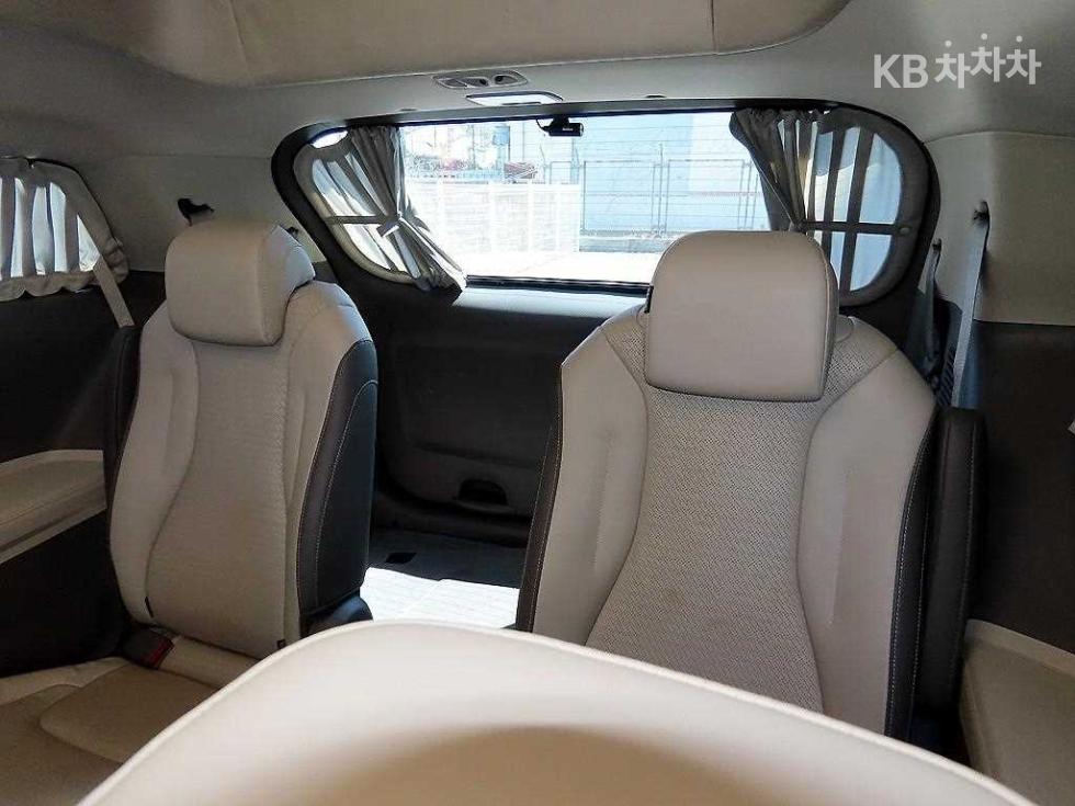 2023 - kia carnival