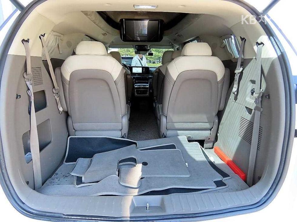 2023 - kia carnival