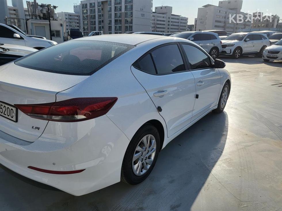 Hyundai Avante — miniaturë 4