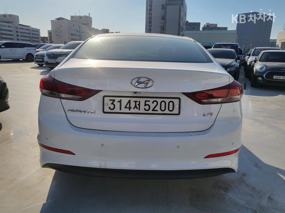 Hyundai Avante — miniaturë 5