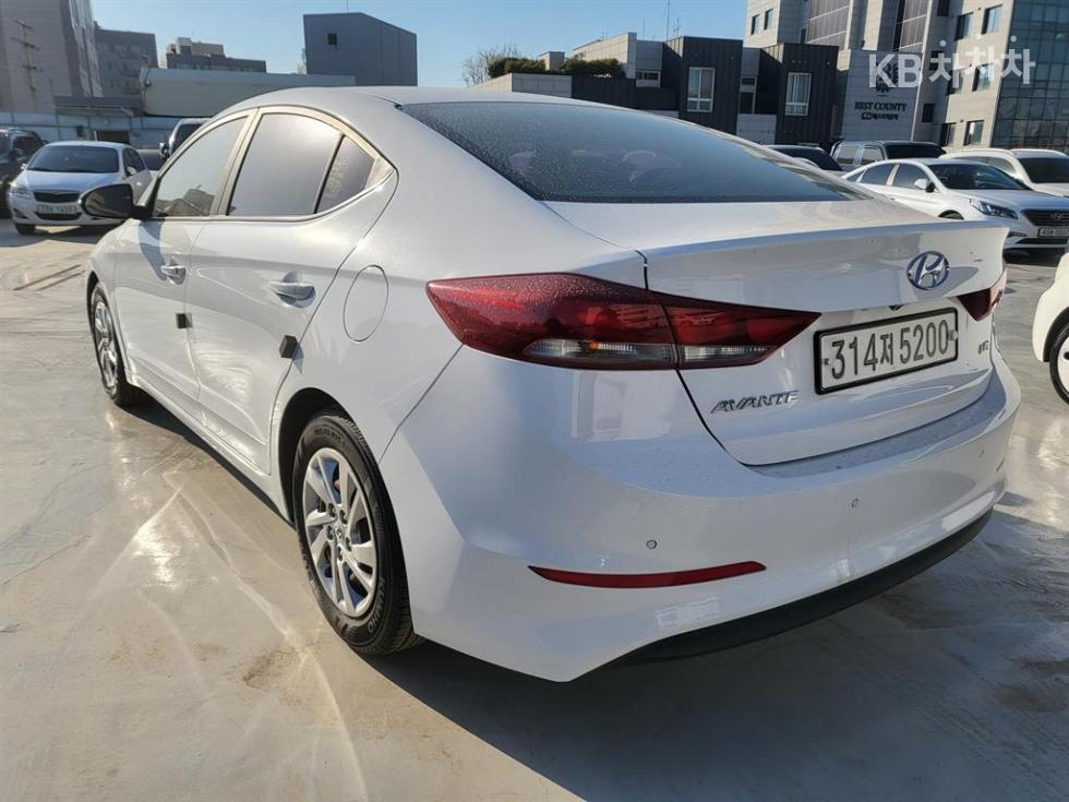 Hyundai Avante — miniaturë 6