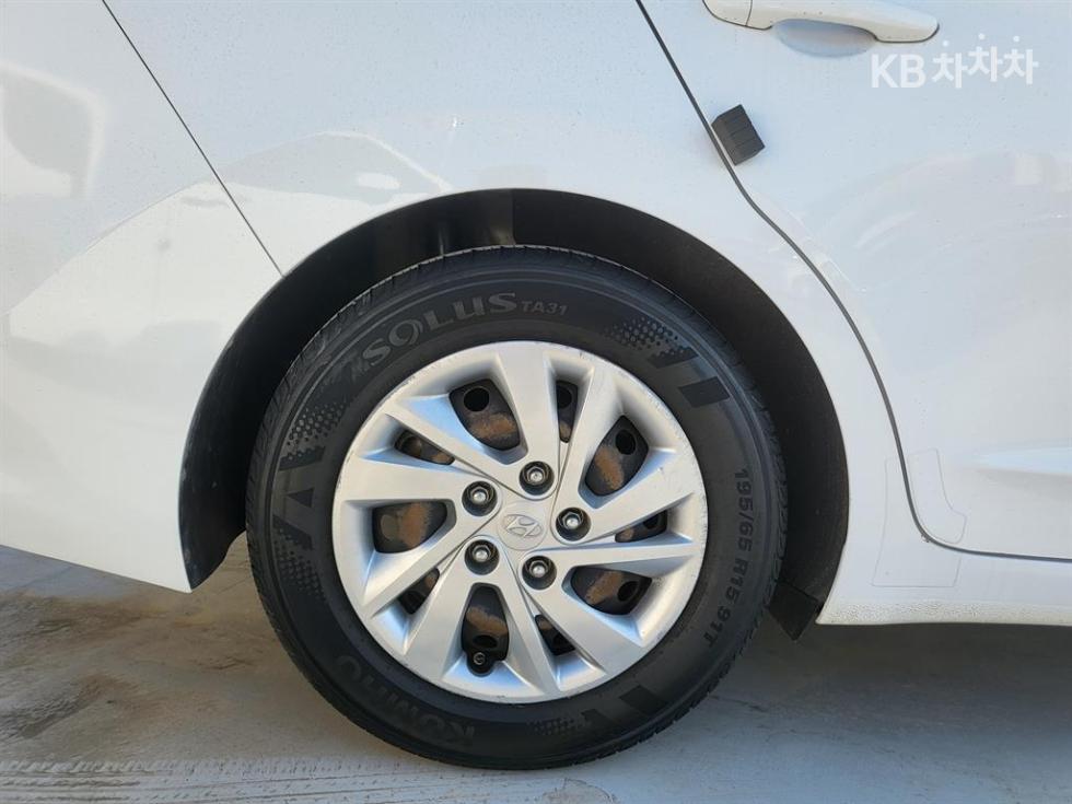 Hyundai Avante — miniaturë 8