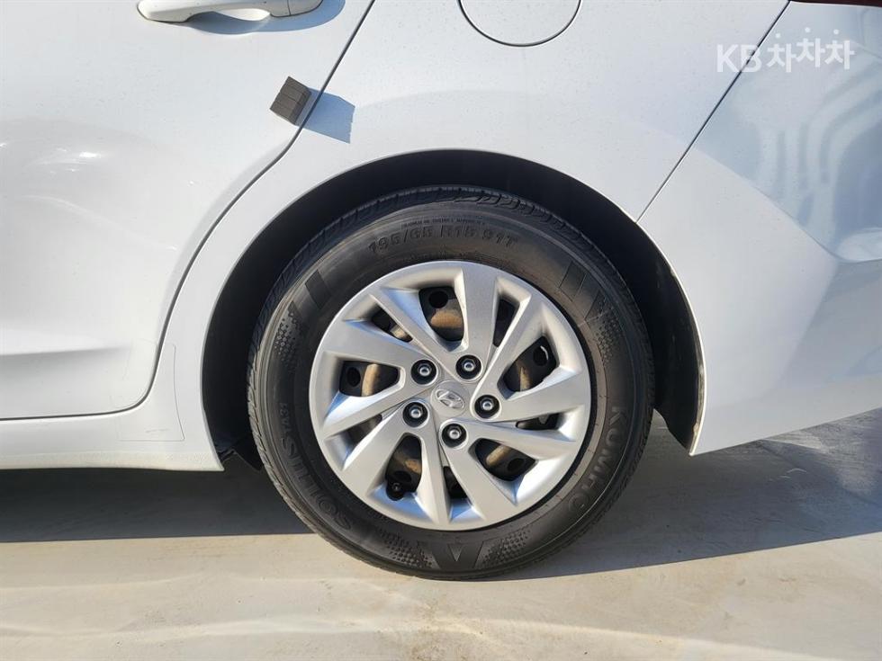 Hyundai Avante — miniaturë 9