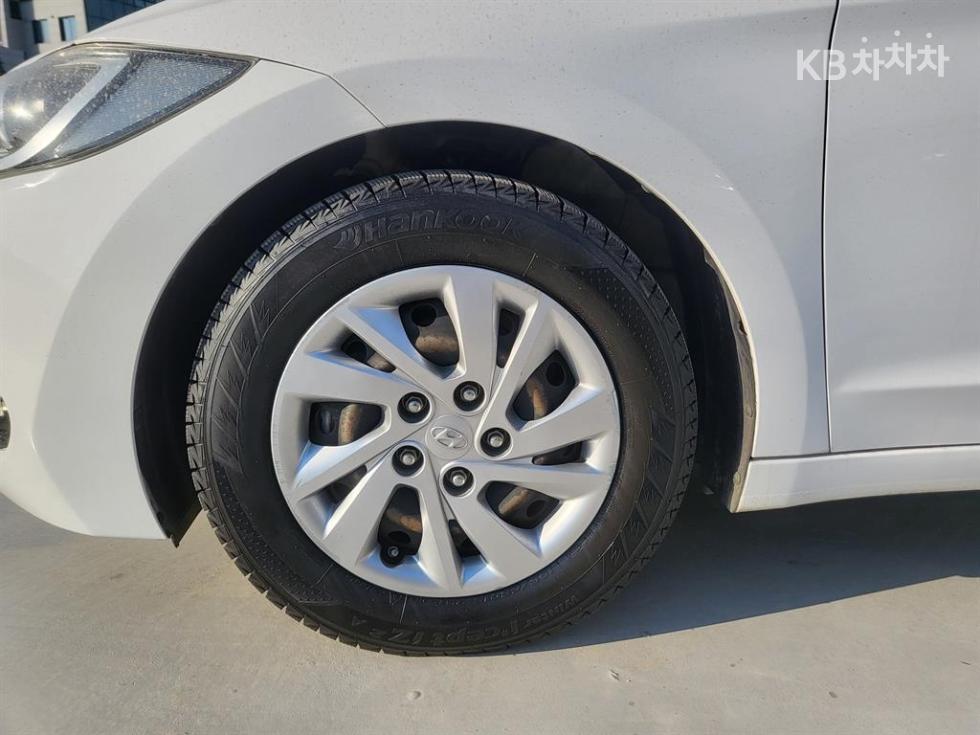 Hyundai Avante — miniaturë 10