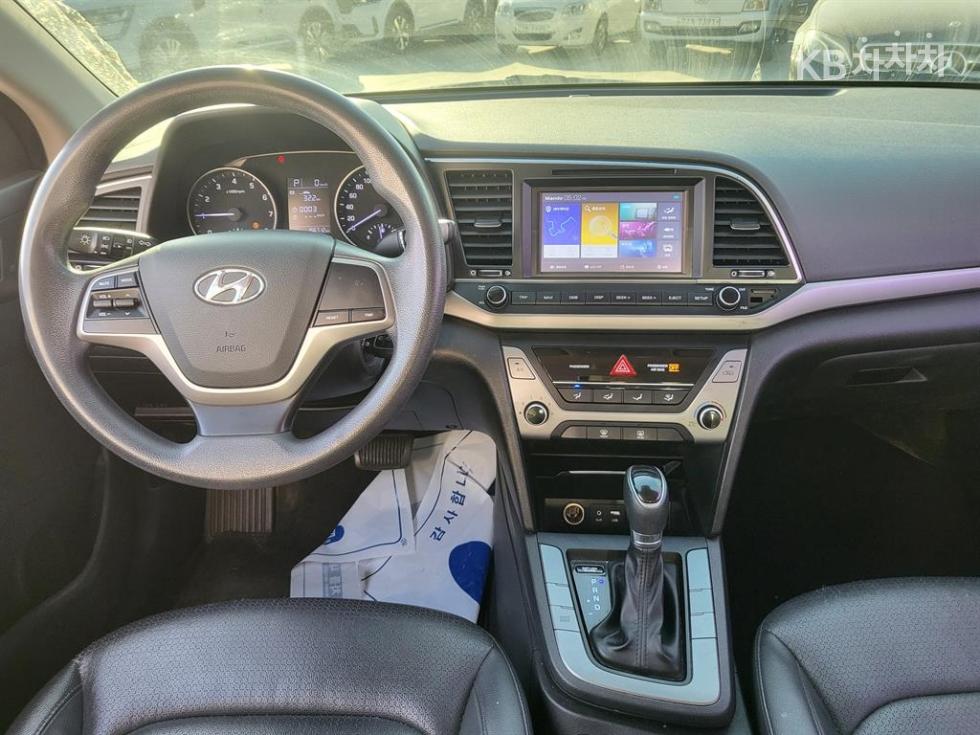 Hyundai Avante — miniaturë 13
