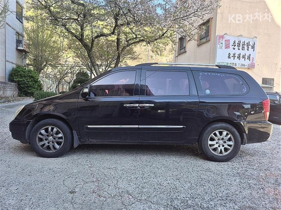 2011 - kia carnival
