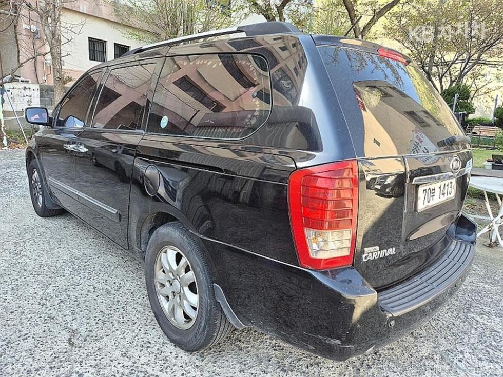 2011 - kia carnival