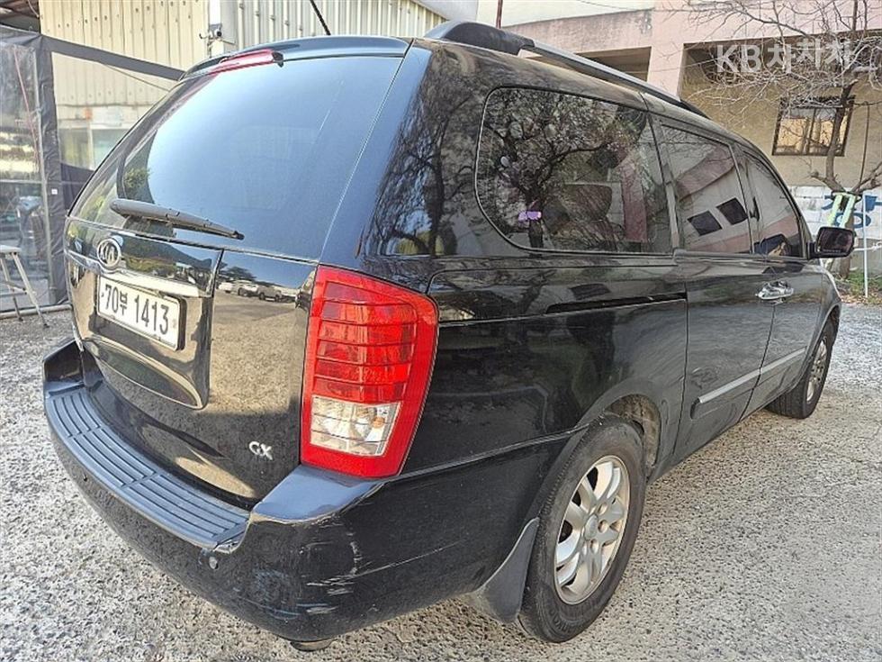 2011 - kia carnival