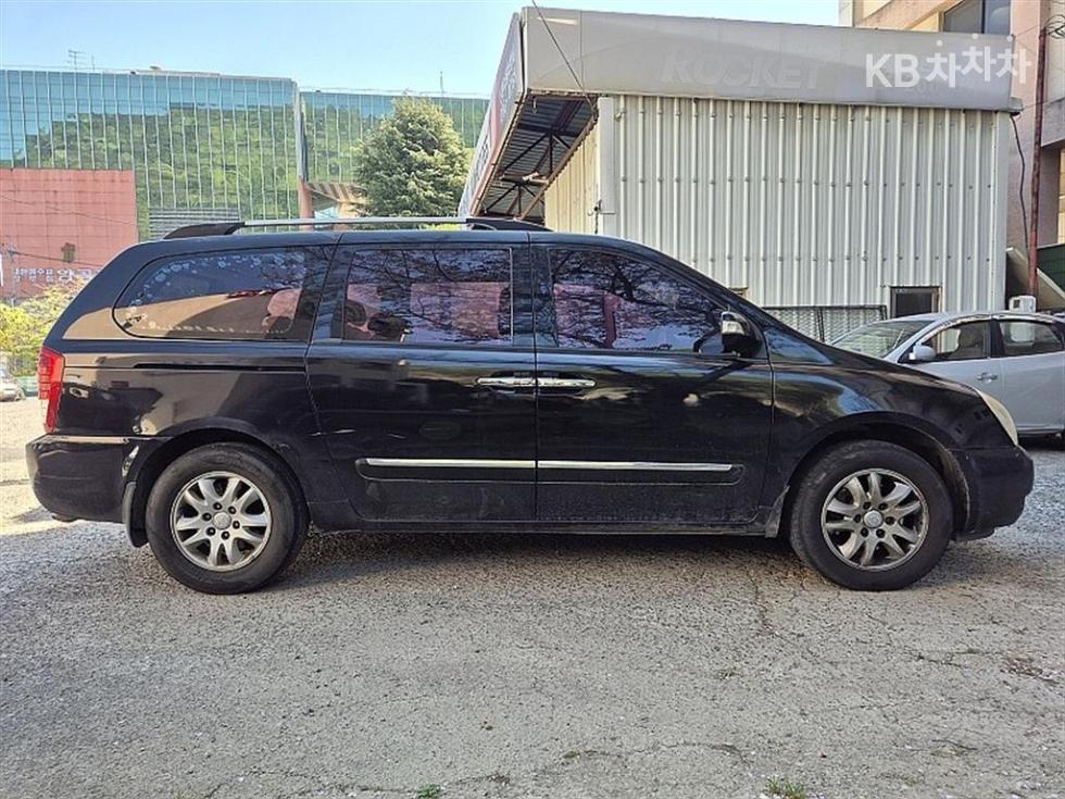 2011 - kia carnival