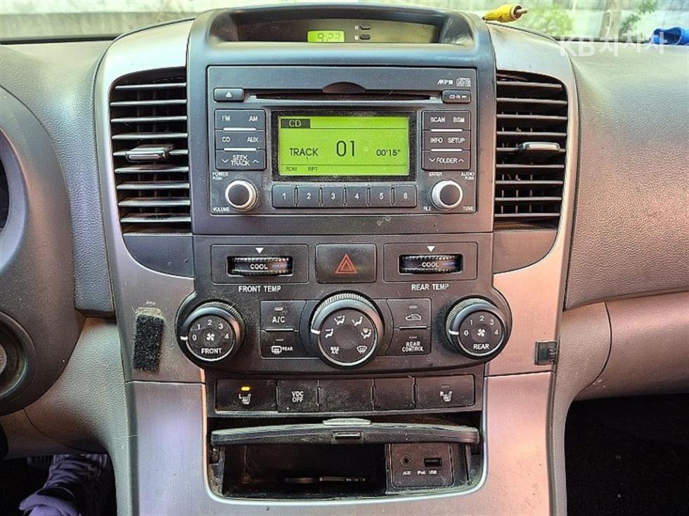 2011 - kia carnival