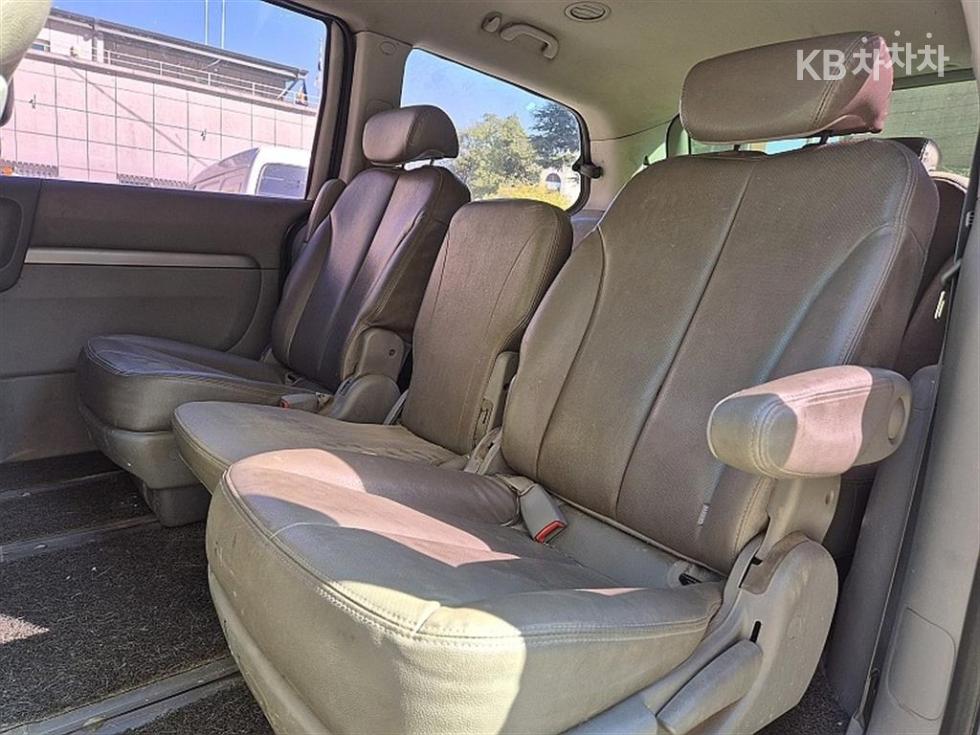 2011 - kia carnival
