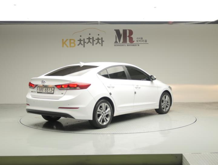 Hyundai Avante AD 1.6 GDi Value Plus 4