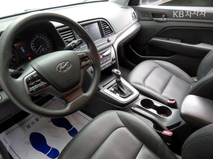 Hyundai Avante AD 1.6 GDi Value Plus 8