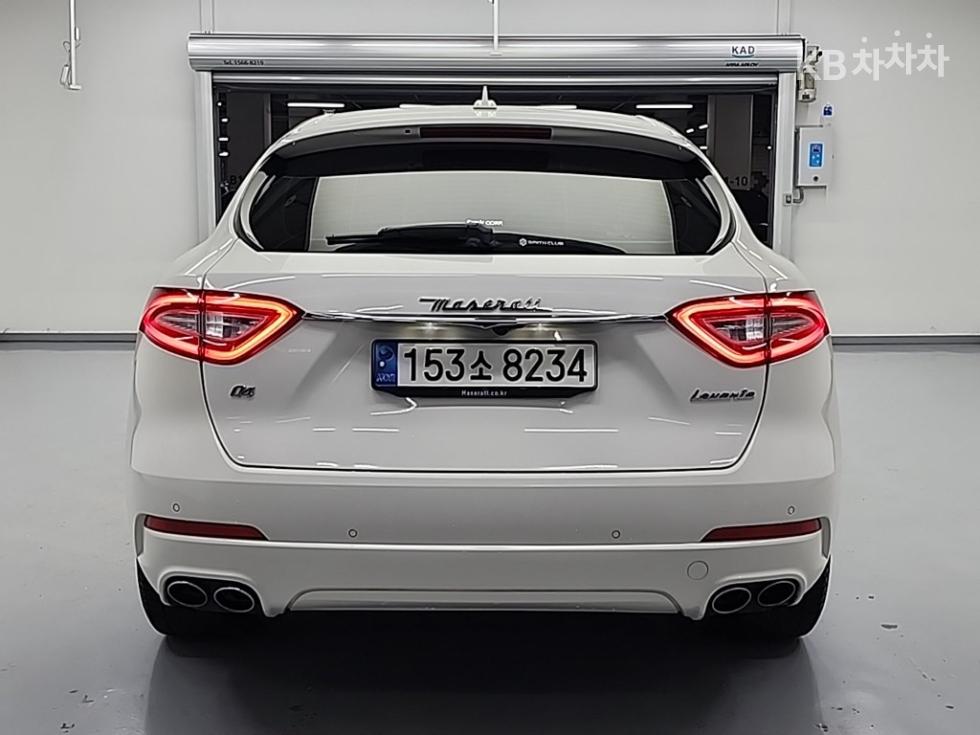 Maserati Levante — miniaturë 3