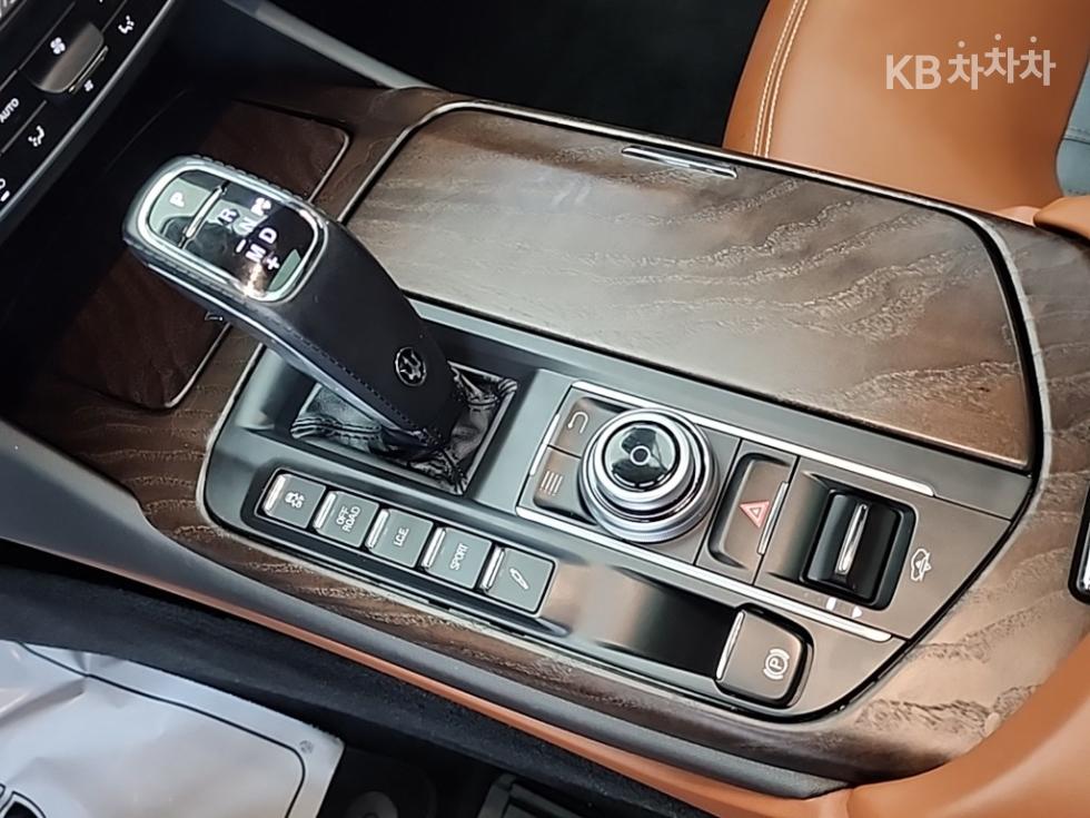 Maserati Levante — miniaturë 8