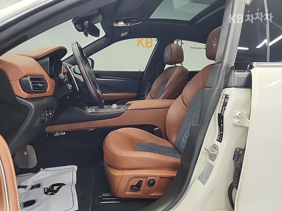 Maserati Levante — miniaturë 11