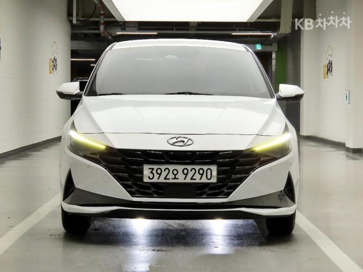 Hyundai Avante CN7 1.6 Gasoline Modern 2