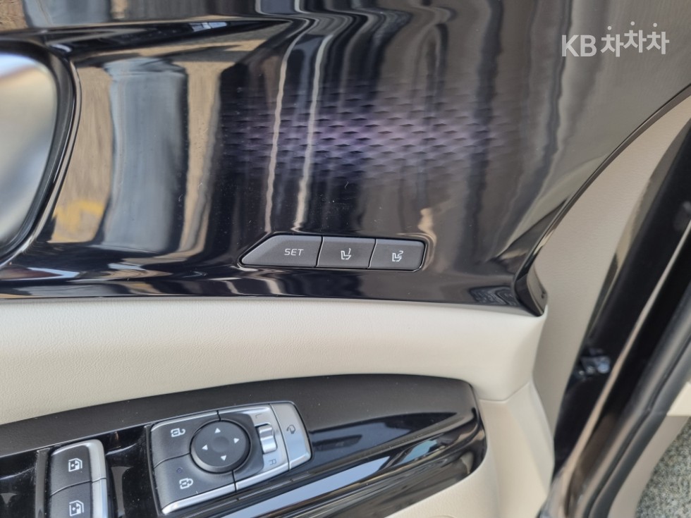 2023 - kia carnival