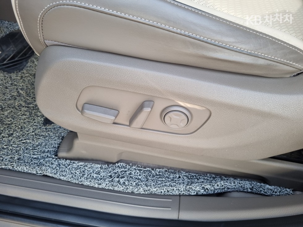 2023 - kia carnival