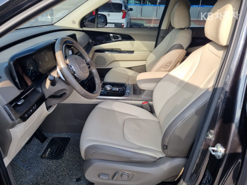 2023 - kia carnival