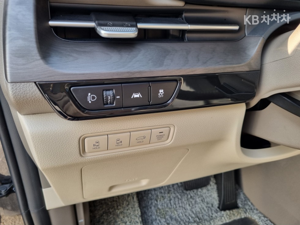 2023 - kia carnival