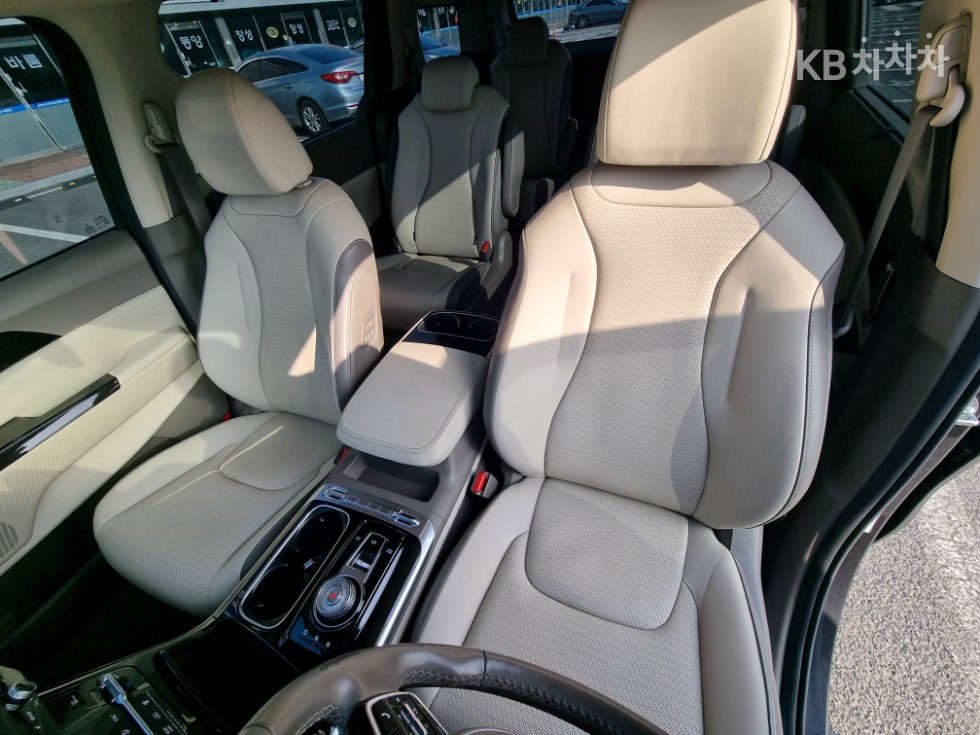 2023 - kia carnival