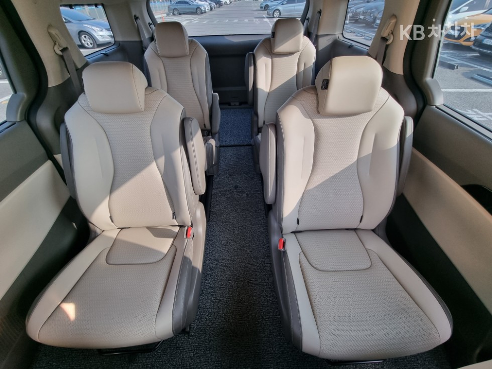 2023 - kia carnival